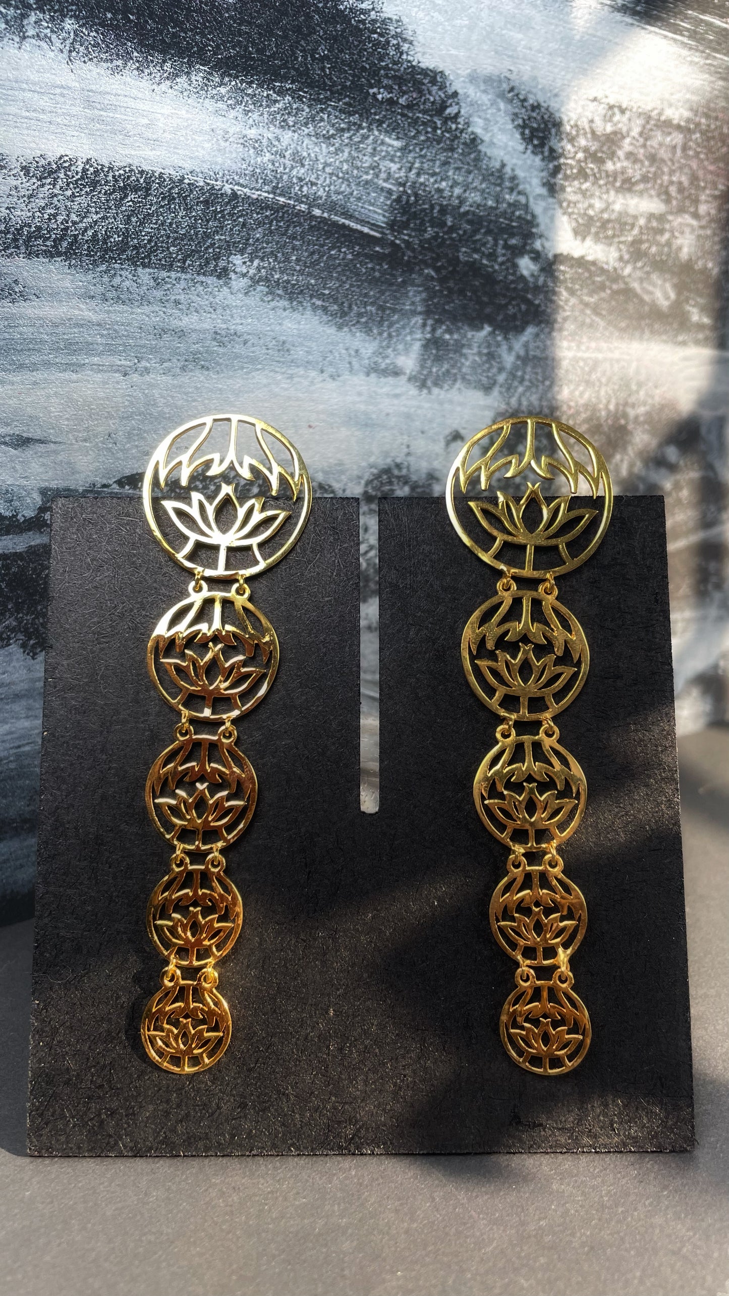 NUCIFERA EARRINGS