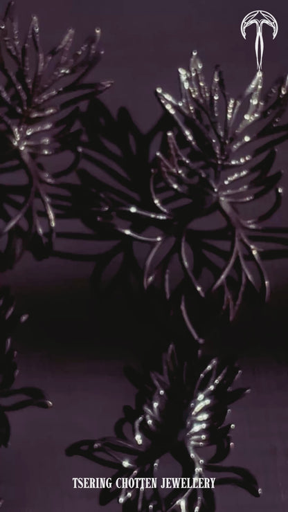 THE PINEAPPLE LILLIES EARRINGS
