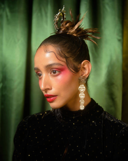 NUCIFERA EARRING (RHODIUM PLATED)